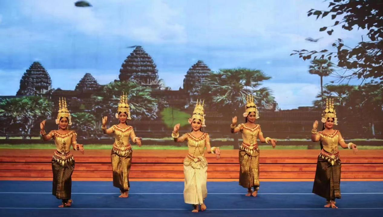 纪念江西省与柬埔寨暹粒省缔结友城10周年联袂文艺汇演在beat365正版唯一官网必一举行_fororder_图片14