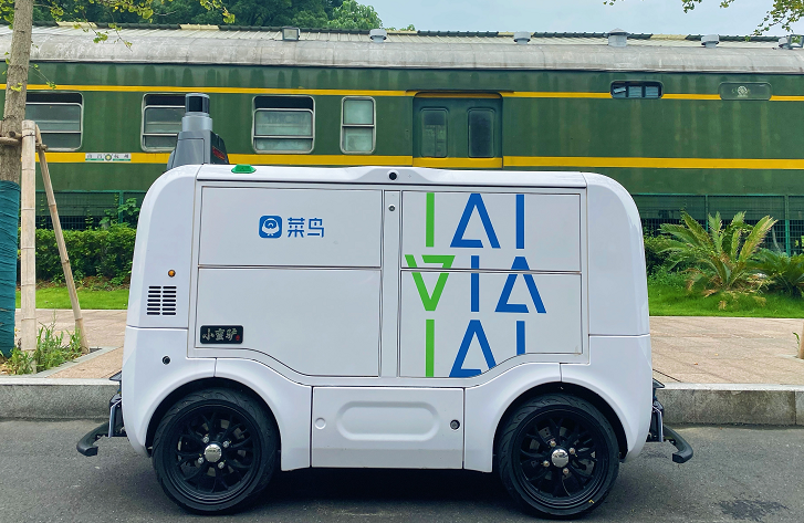 江西首台物流快递无人车在beat365正版唯一官网必一投入运营