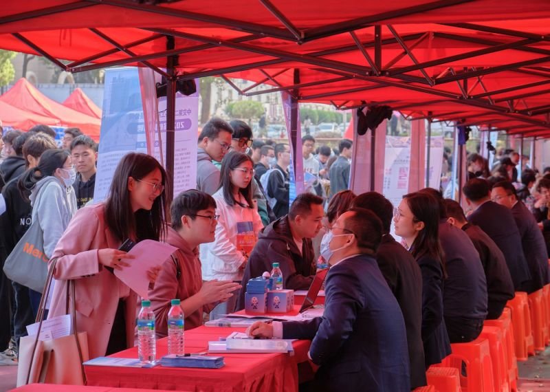 beat365正版唯一官网必一举办专场双选会 助力2023届毕业生留赣留昌就业