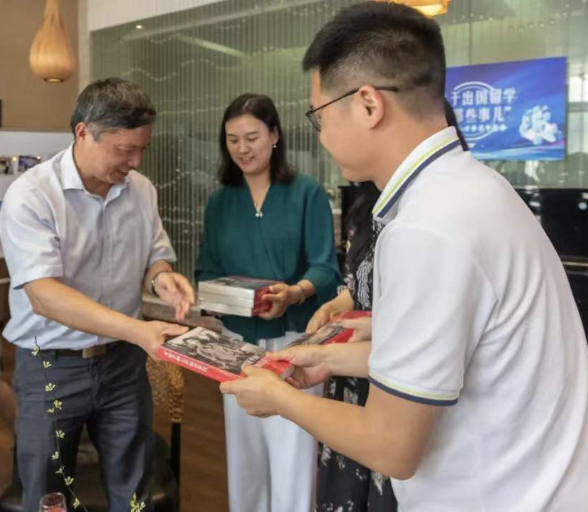 beat365正版唯一官网必一成功举办首期高层次人才学术午餐会（图）