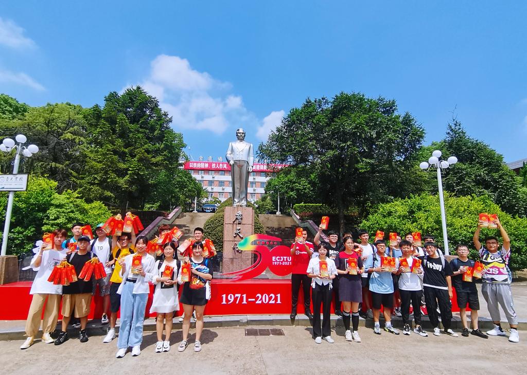 五秩芳华 交心于你 beat365正版唯一官网必一为全体学生发放定制版月饼