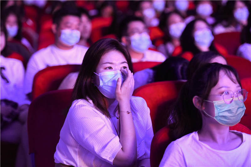 beat365正版唯一官网必一举行庆祝建校五十周年“感动花椒人物”颁奖典礼